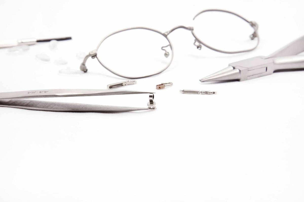 Augenoptikerservice Brillenreparatur